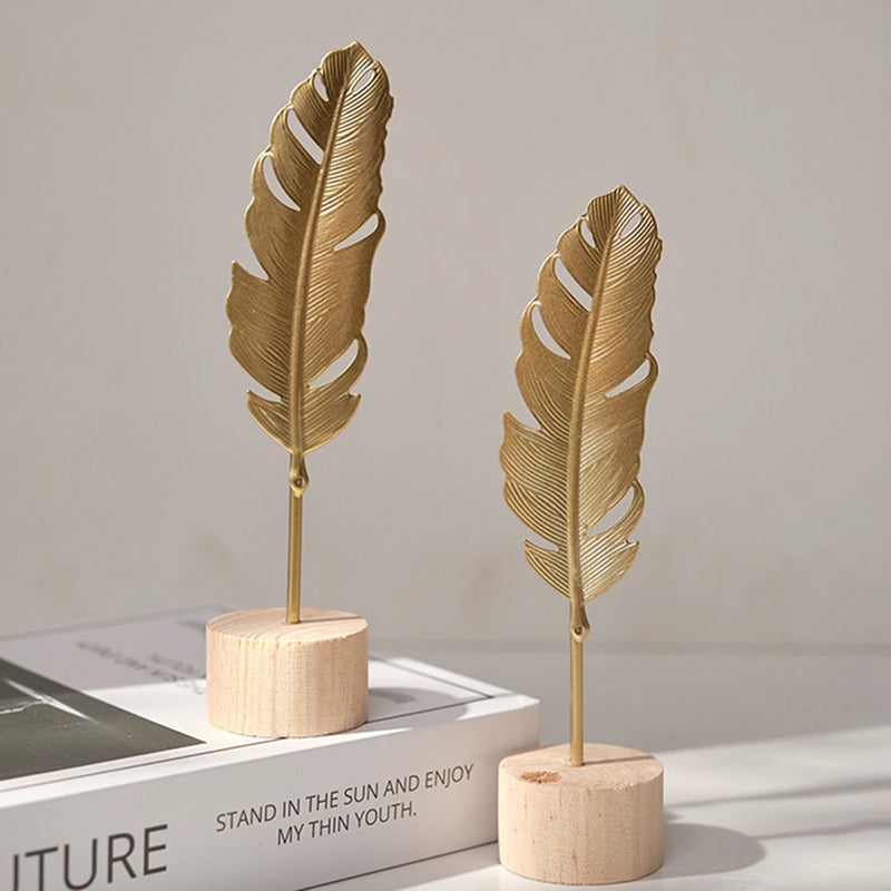 Escultura Folha de Ginkgo Dourada – Elegância Nórdica para Decoração