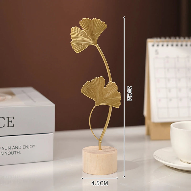 Escultura Folha de Ginkgo Dourada – Elegância Nórdica para Decoração