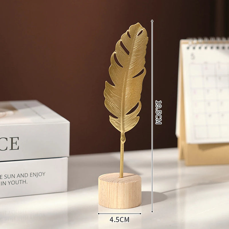 Escultura Folha de Ginkgo Dourada – Elegância Nórdica para Decoração